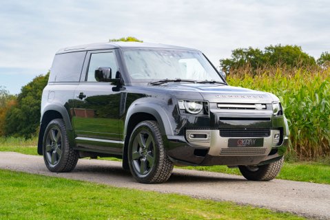 Land Rover Defender D300 X-Dynamic HSE Hard Top 2