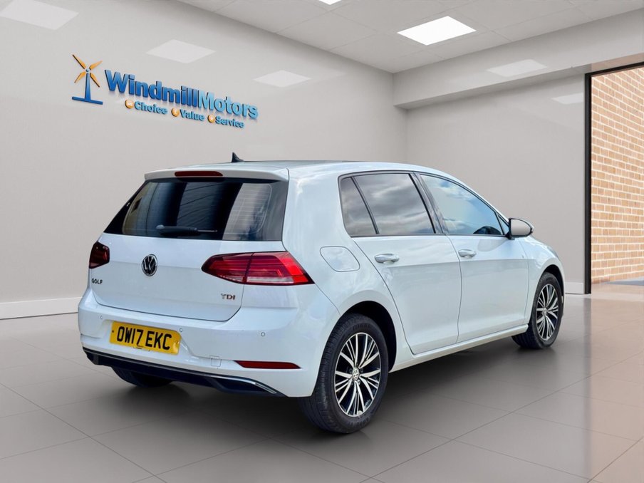 2017 Volkswagen Golf — image 2