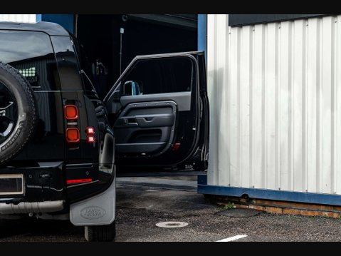 Land Rover Defender 3.0 Defender Hard Top X-Dynamic HSE DMHEV A 4WD 3dr 8