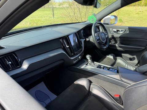 Volvo XC60 2.0 D4 R-Design Pro Auto AWD Euro 6 (s/s) 5dr 47