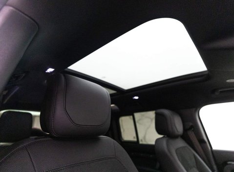 Land Rover Defender V8 7