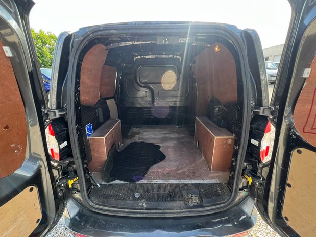 Ford Transit Courier SWB L1H1 Low Roof Sport Air Con Alloy EURO 6 NO VAT 10