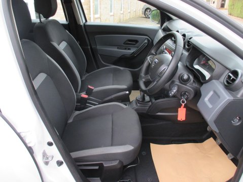Dacia Duster 1.6 SCe Essential Euro 6 (s/s) 5dr 25