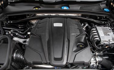 Porsche Macan Turbo 29