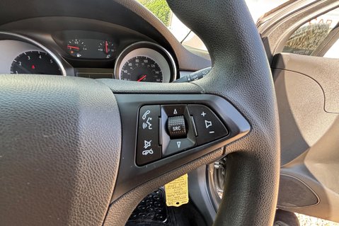 Vauxhall Astra DESIGN S/S.. AUTOMATIC.. 5 SERVICES.. BLUETOOTH.. DAB.. CRUISE CONTROL..A/C 9