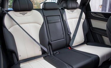 Bentley Bentayga V8 13