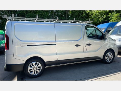 Renault Trafic 1.6 dCi 29 Sport Nav Panel Van 5dr Diesel Manual LWB Standard Roof Euro 6 ( 8