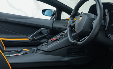 Lamborghini Aventador S LP 740-4 ROADSTER 16