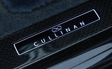Rolls-Royce Cullinan BLACK BADGE 30