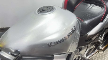 Kawasaki ZZR 2004 ONLY 29K FULL LUGGAGE NEW MOT SERVICED BIG CC TOURER 35