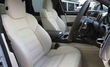 Porsche Cayenne GTS 11