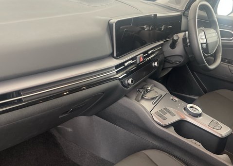 Kia Sportage 1.6 T-GDi HEV 'Pure' 8