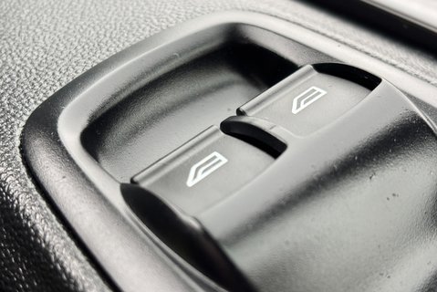 Ford Transit Custom 320 L2 Leader 130 ps DCIV with Air Conditioning 32