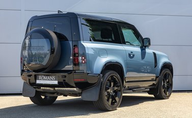 Land Rover Defender 90 D300 X-DYNAMIC HSE 4