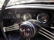 MG B GT 11