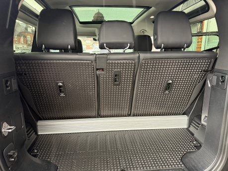 Land Rover Defender 3.0 D250 MHEV X-Dynamic SE SUV 3dr Diesel Auto 4WD Euro 6 (s/s) (250 ps) 36