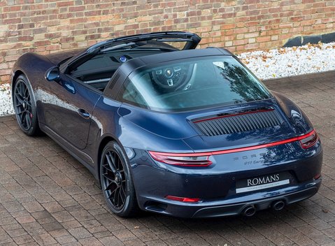 Porsche 911 Targa 4 GTS (991.2) 11