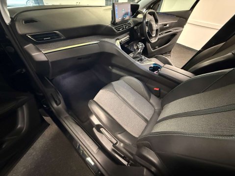 Peugeot 3008 1.2 3008 Allure Premium PureTech S/S 5dr 41