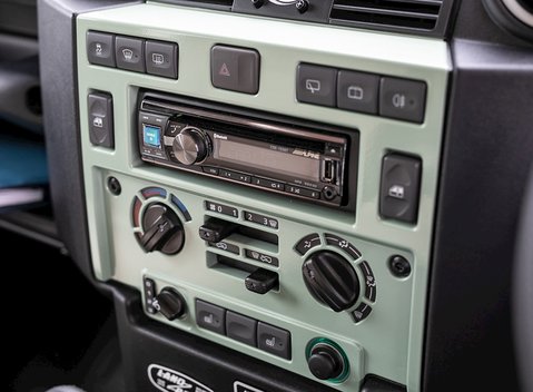 Land Rover Defender 110 Heritage Station Wagon 18