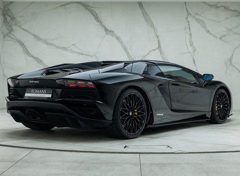 Lamborghini Aventador S LP 740-4 ROADSTER 9