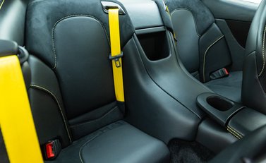 Aston Martin Vanquish S 15