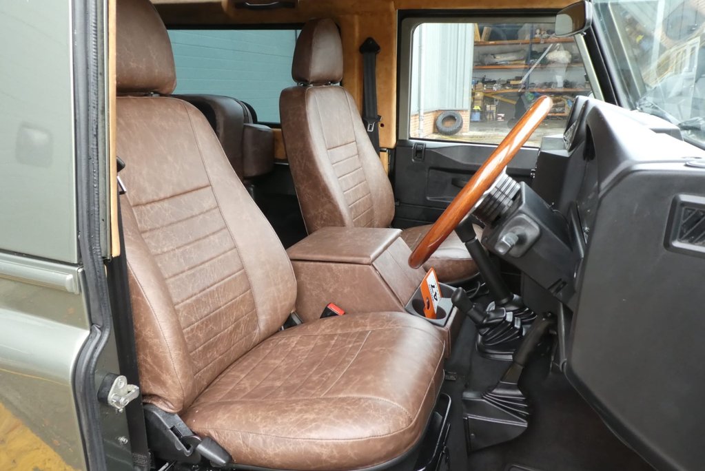 Land Rover Defender 90 HARDTOP HUGE SPEND 4 SEATER WITH SEEKER STYLING BESPOKE BUILD  12