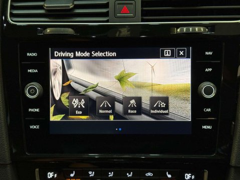 Volkswagen Golf 2.0 TSI R Hatchback 3dr Petrol DSG 4Motion Euro 6 (s/s) (310 ps) 54