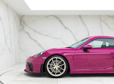 Porsche 718 Cayman GT4 24