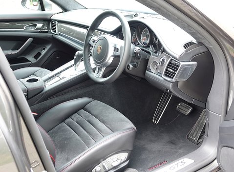 Porsche Panamera GTS 16
