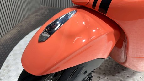 Piaggio Vespa Primavera 2018 ONLY 13K LONG MOT GREAT COLOUR SCHEME 125CC SCOOTER 16