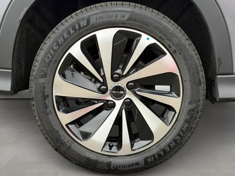 BYD Seal U 1.5 DM-i PHEV AWD Design Auto 11
