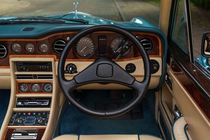 Rolls-Royce Corniche IV 19