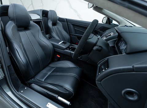 Aston Martin V12 Vantage S ROADSTER 14