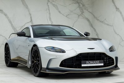 Aston Martin V12 Vantage 