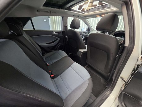 Hyundai i20 1.2 Premium SE Hatchback 5dr Petrol Manual Euro 6 (84 ps) 18
