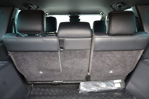 Toyota Land Cruiser COMMERCIAL WITH  REAR SEATS AND PRIVACY  31