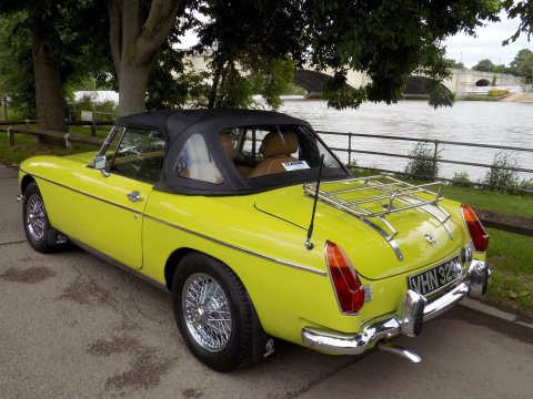 MG B ROADSTER 8