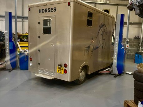 Horsebox servicing and repairs for 3.5 and 4.5 ton Horse boxes 