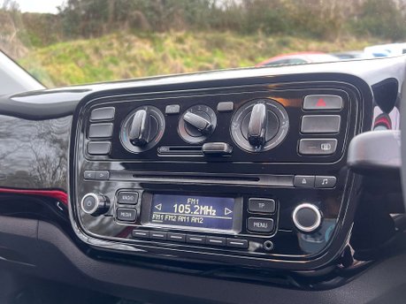 Volkswagen Up 1.0 Move Up 3dr 28
