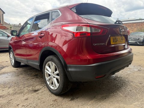 Nissan Qashqai 1.2 DIG-T Acenta Premium SUV 5dr Petrol Manual 2WD 3