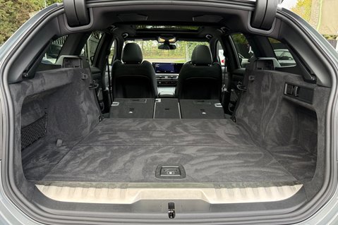 BMW 3 Series 330E M SPORT -VAT Q -DRIVING ASSISTANT PRO -PAN ROOF -H/K -M PRO PACK 69
