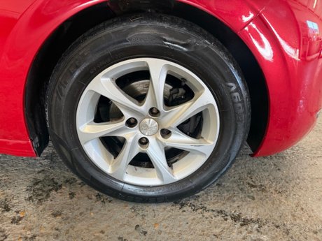 Peugeot 208 1.2 VTi Style Euro 5 5dr 22