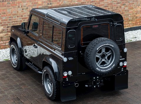 Land Rover Defender 90 XS Bowler 9