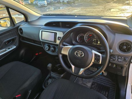 Toyota Yaris 1.33 Dual VVT-i Design Hatchback 5dr Petrol Multidrive S Euro 6 (99 ps) 19