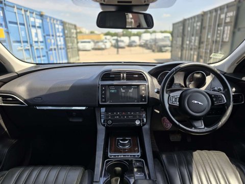 2017 Jaguar F-PACE thumbnail 7