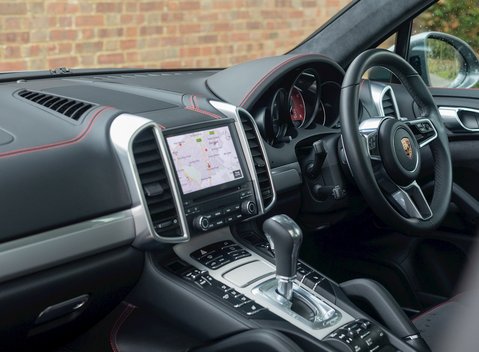 Porsche Cayenne GTS 17