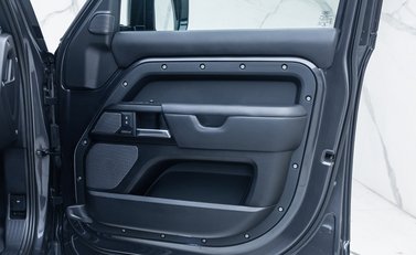 Land Rover Defender 110 V8 CARPATHIAN EDITION 28