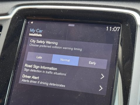 Volvo XC90 2.0 D5 Momentum Geartronic 4WD Euro 6 (s/s) 5dr 18