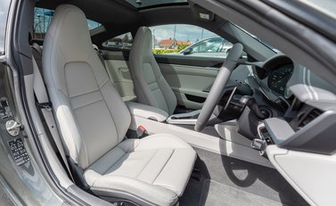 Porsche 911 Carrera (992) 12