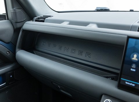 Land Rover Defender 90 D300 X-DYNAMIC HSE 34